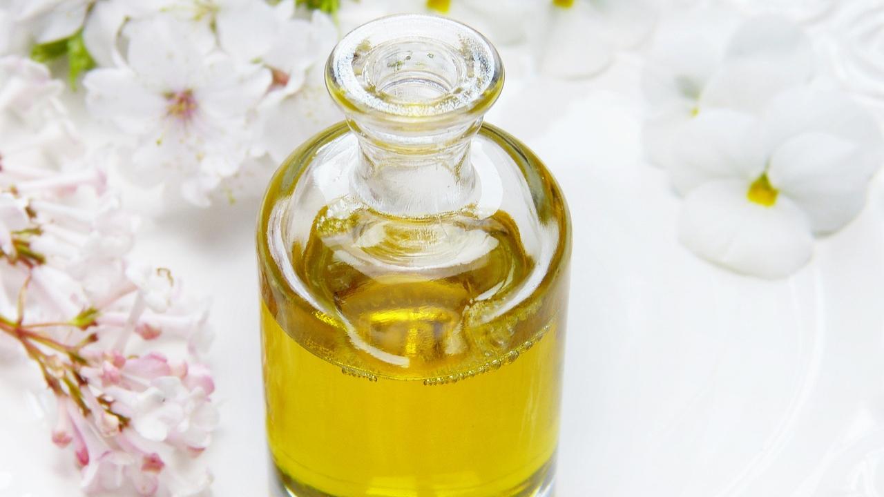 What is this oil?Dr Shareefa Chause, dermatologist, Dr Shareefa's Skin Clinic in Mumbai, says the adivasi hair oil that has been going viral on social media is made by combining various natural ingredients to make your roots stronger. Some believe that it strengthens your hair follicles, prevents hair fall, and gives your hair that smooth-silky glow.